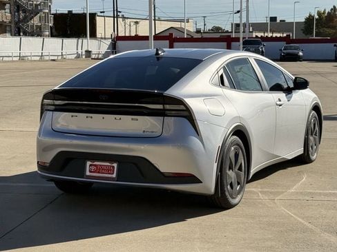 New 2026 Toyota Prius SE image 4