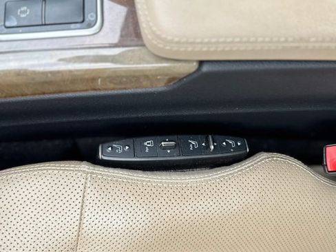 Used 2011 Mercedes-Benz E 550 Sedan image 34