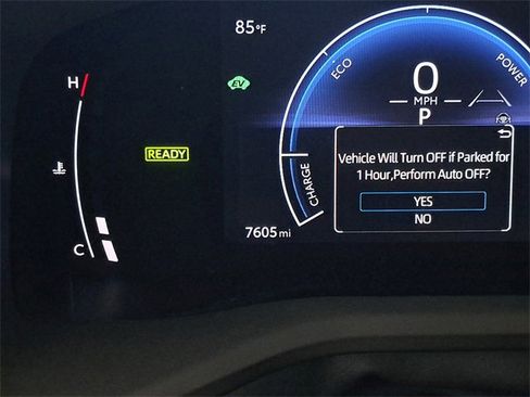 Used 2025 Toyota Camry SE image 2