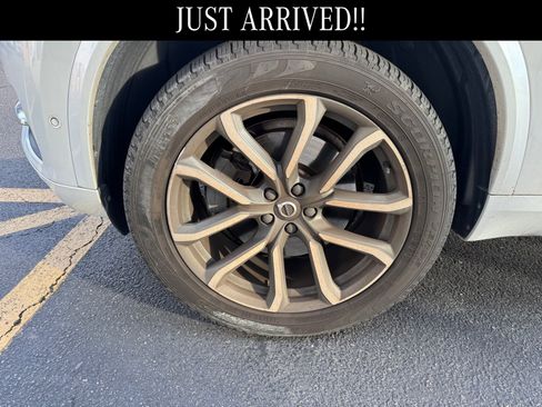 Used 2018 Volvo XC90 T5 Momentum w/ Convenience Package image 5