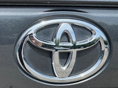 Used 2021 Toyota RAV4 XLE AWD/4WD image 37