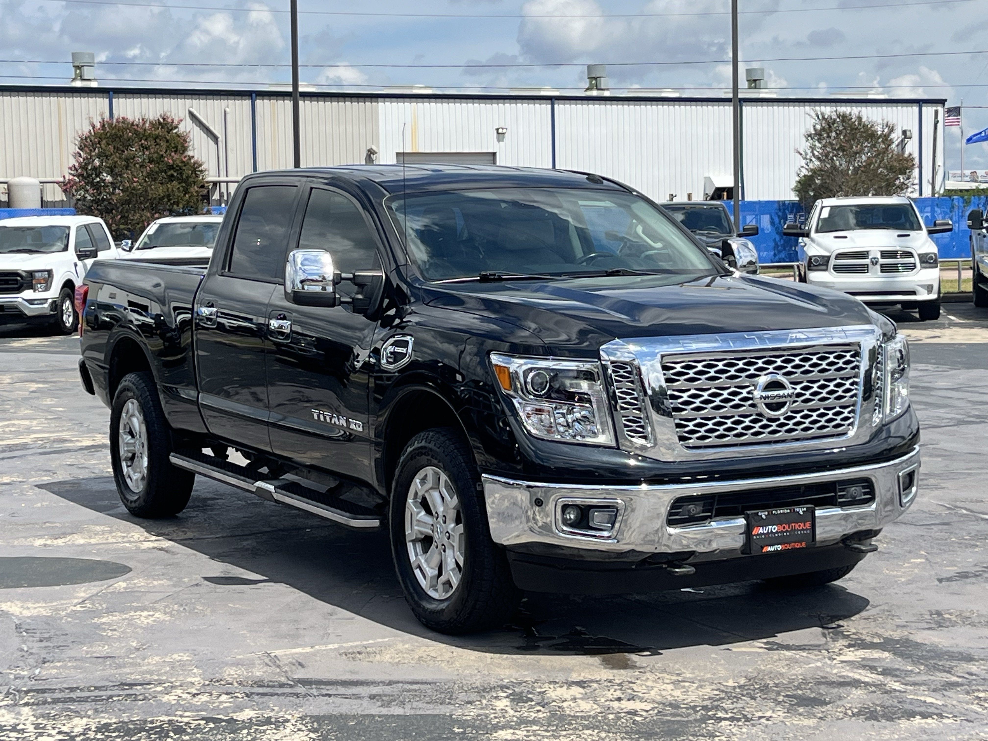 Used 2016 Nissan Titan SL RWD image 5