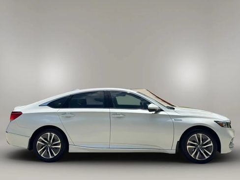 Used 2019 Honda Accord Touring image 4