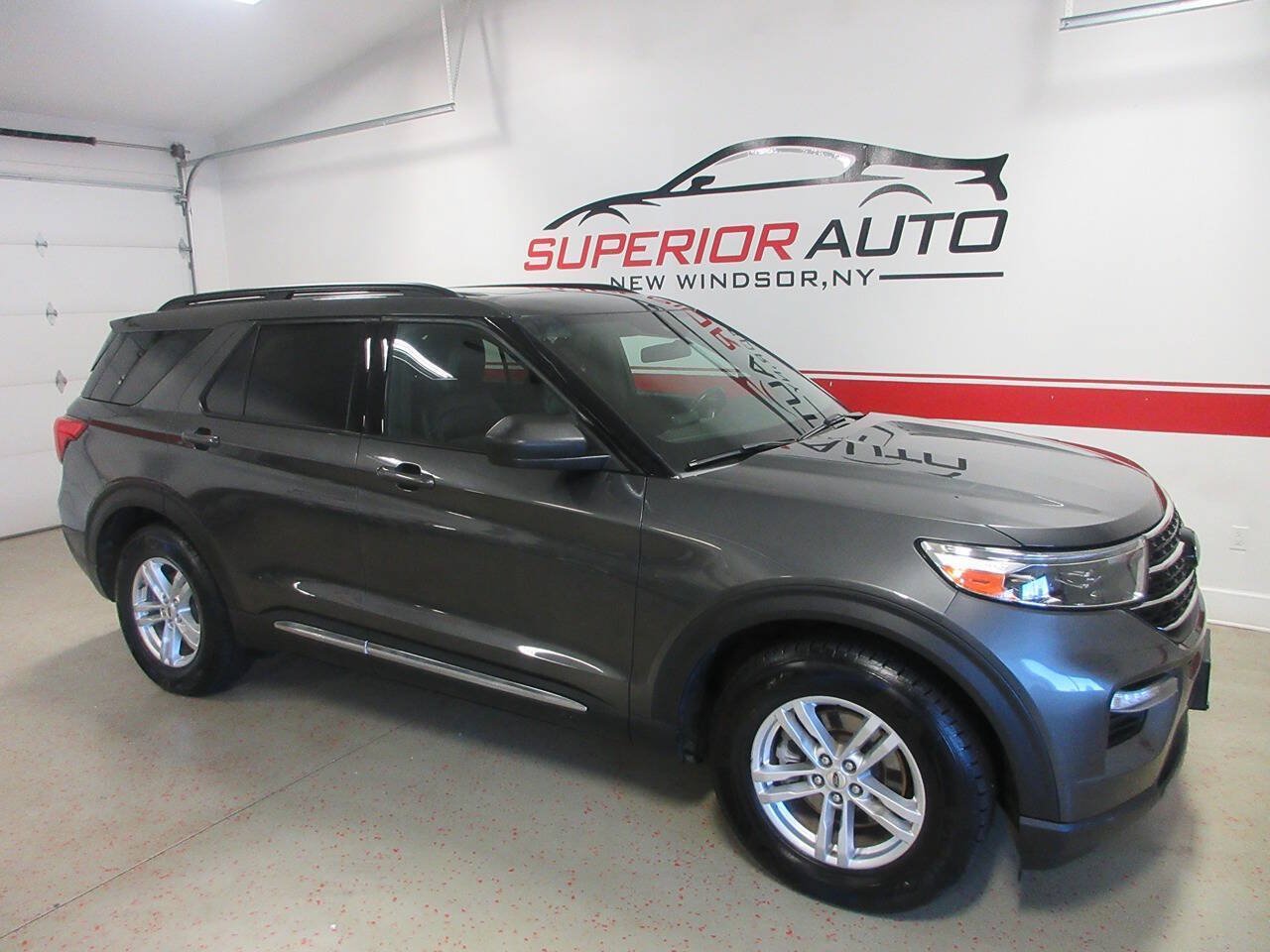 Used 2020 Ford Explorer XLT w/ Equipment Group 202A AWD/4WD image 6