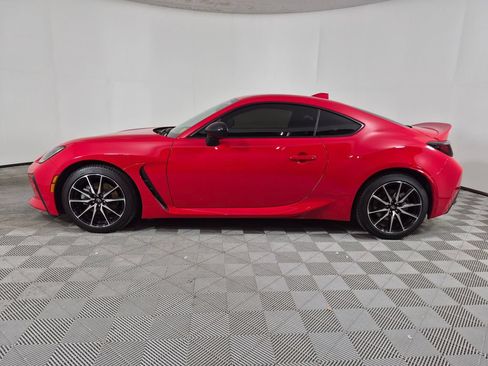 Used 2023 Toyota GR86 RWD image 6