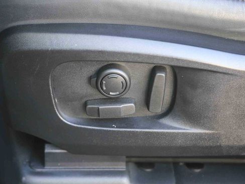 Used 2024 Land Rover Defender 110 SE image 18