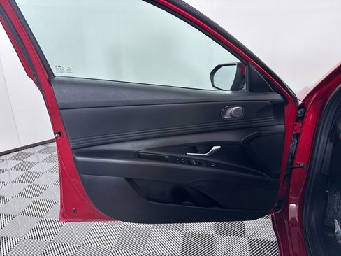 Used 2023 Hyundai Elantra SEL w/ Convenience Package image 26