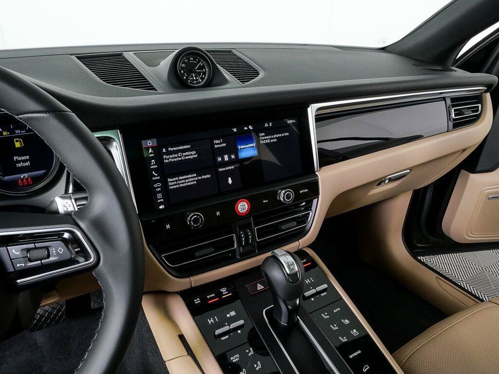 Certified 2026 Porsche Macan AWD/4WD image 12