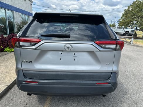 Used 2021 Toyota RAV4 LE FWD image 5