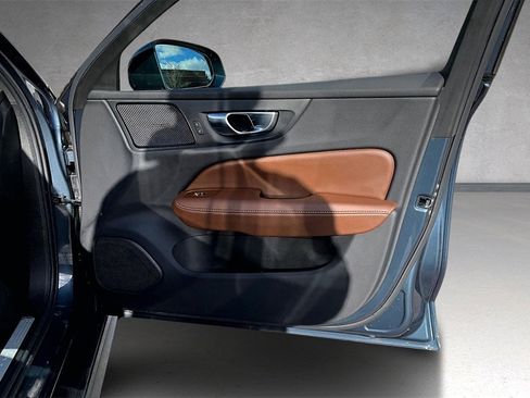 Certified 2026 Volvo V60 B5 Cross Country Plus w/ Protection Package Premier image 27