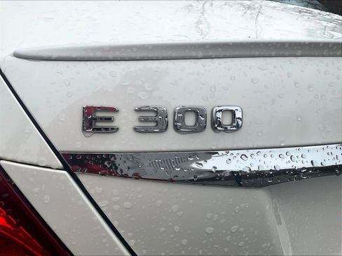 Used 2017 Mercedes-Benz E 300 4MATIC image 28