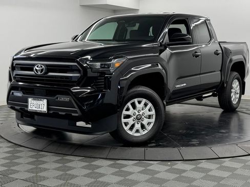 Used 2026 Toyota Tacoma SR5 AWD/4WD image 3