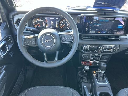 Used 2024 Jeep Gladiator Sport image 14