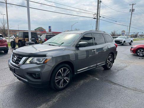 Used 2019 Nissan Pathfinder Platinum image 2