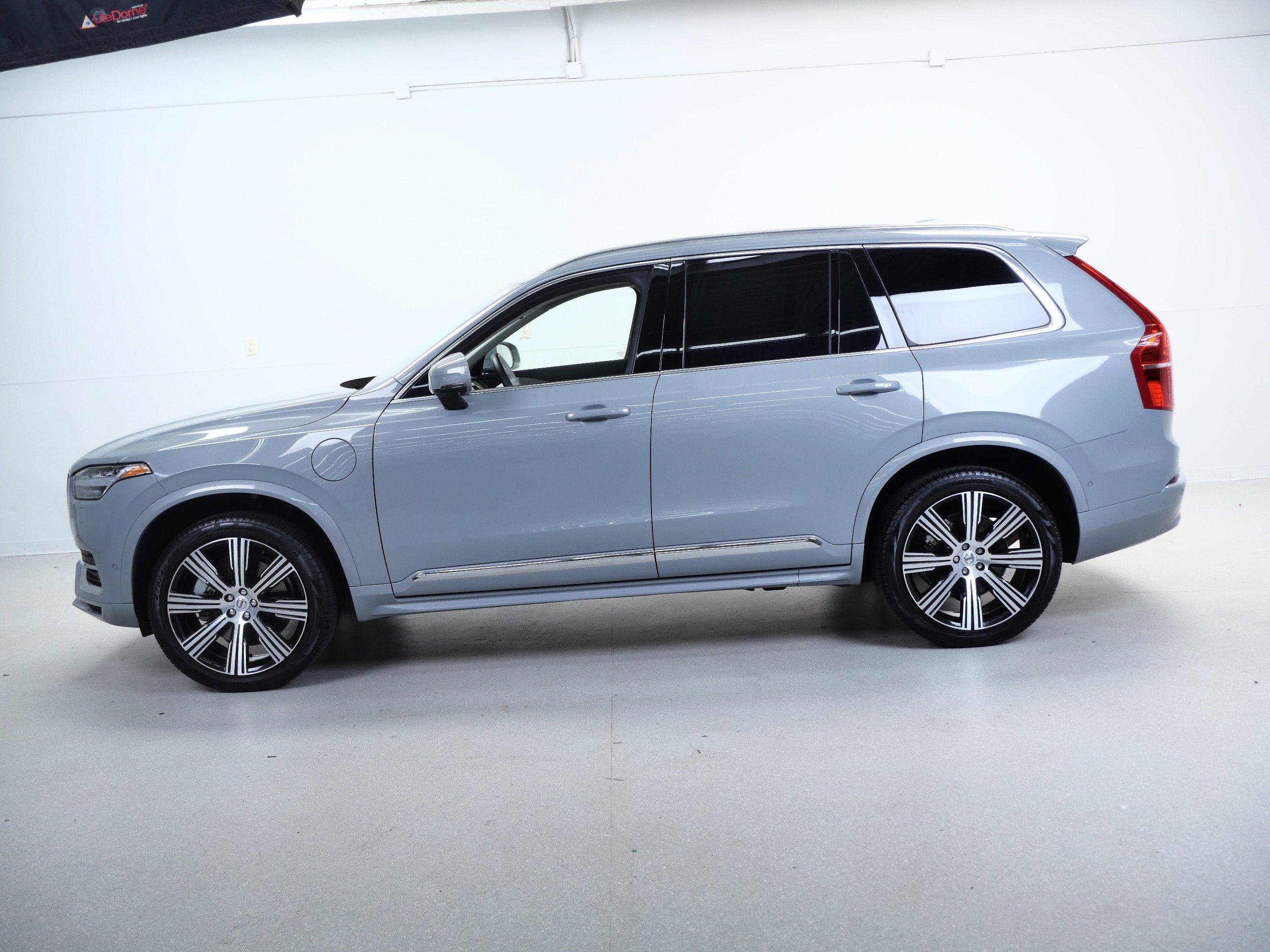 Used 2025 Volvo XC90 T8 Plus w/ Protection Package Premier AWD/4WD image 10