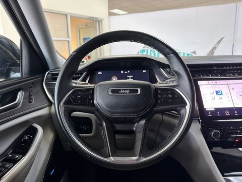 Used 2022 Jeep Grand Cherokee L Overland w/ Luxury Tech Group IV AWD/4WD image 16