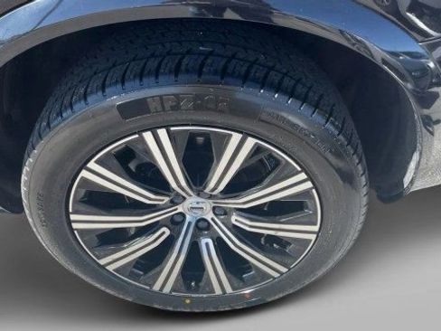 Used 2023 Volvo XC90 B5 Core w/ Protection Package Premier image 10