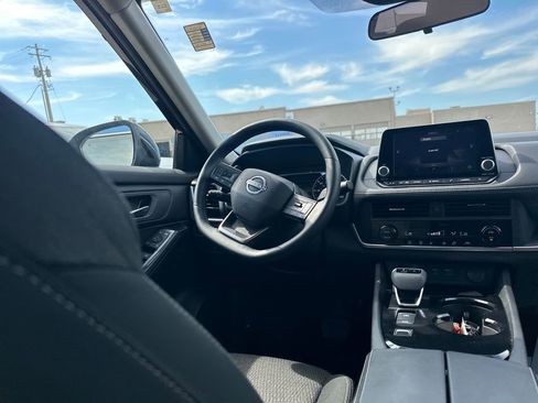 Certified 2025 Nissan Rogue SV FWD image 15