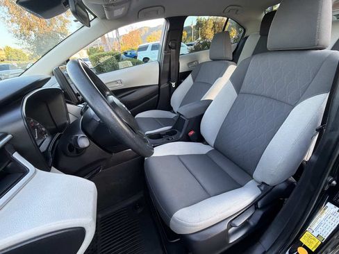 Used 2025 Toyota Corolla LE FWD image 16