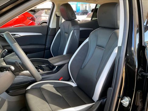 Certified 2025 Buick Envision Sport Touring image 9