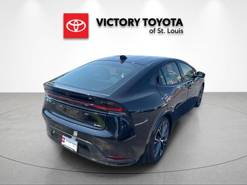 Used 2024 Toyota Prius XLE FWD image 3