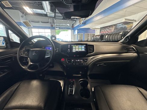 Used 2023 Honda Passport EX-L image 2