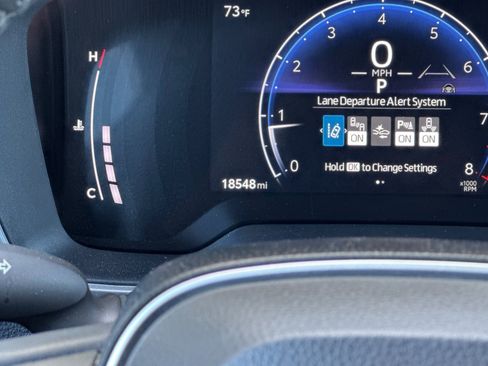 Used 2023 Toyota Corolla Cross XLE w/ Convenience Package FWD image 23