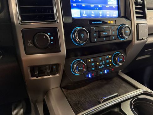 Used 2020 Ford F250 Lariat w/ Lariat Ultimate Package AWD/4WD image 21