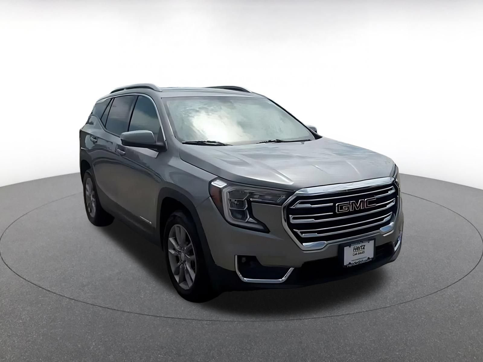 Used 2024 GMC Terrain SLT AWD/4WD image 3
