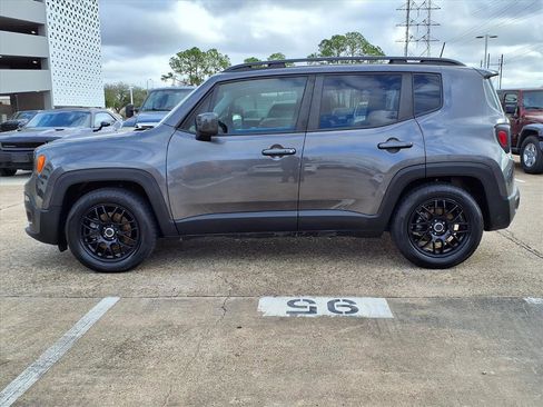 Used 2018 Jeep Renegade Latitude w/ Popular Equipment Group image 21
