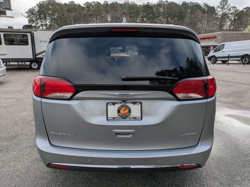 Used 2019 Chrysler Pacifica Limited image 5