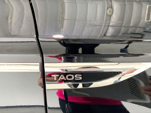 Used 2022 Volkswagen Taos SE image 7