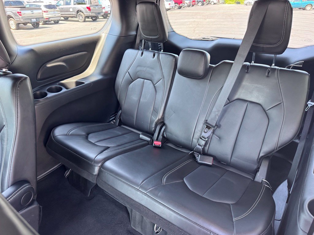 Used 2025 Chrysler Pacifica Select FWD image 28