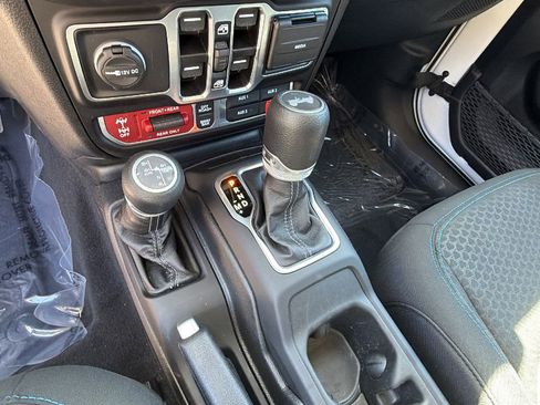 Used 2025 Jeep Wrangler Unlimited Rubicon 4xe w/ Convenience Group image 30