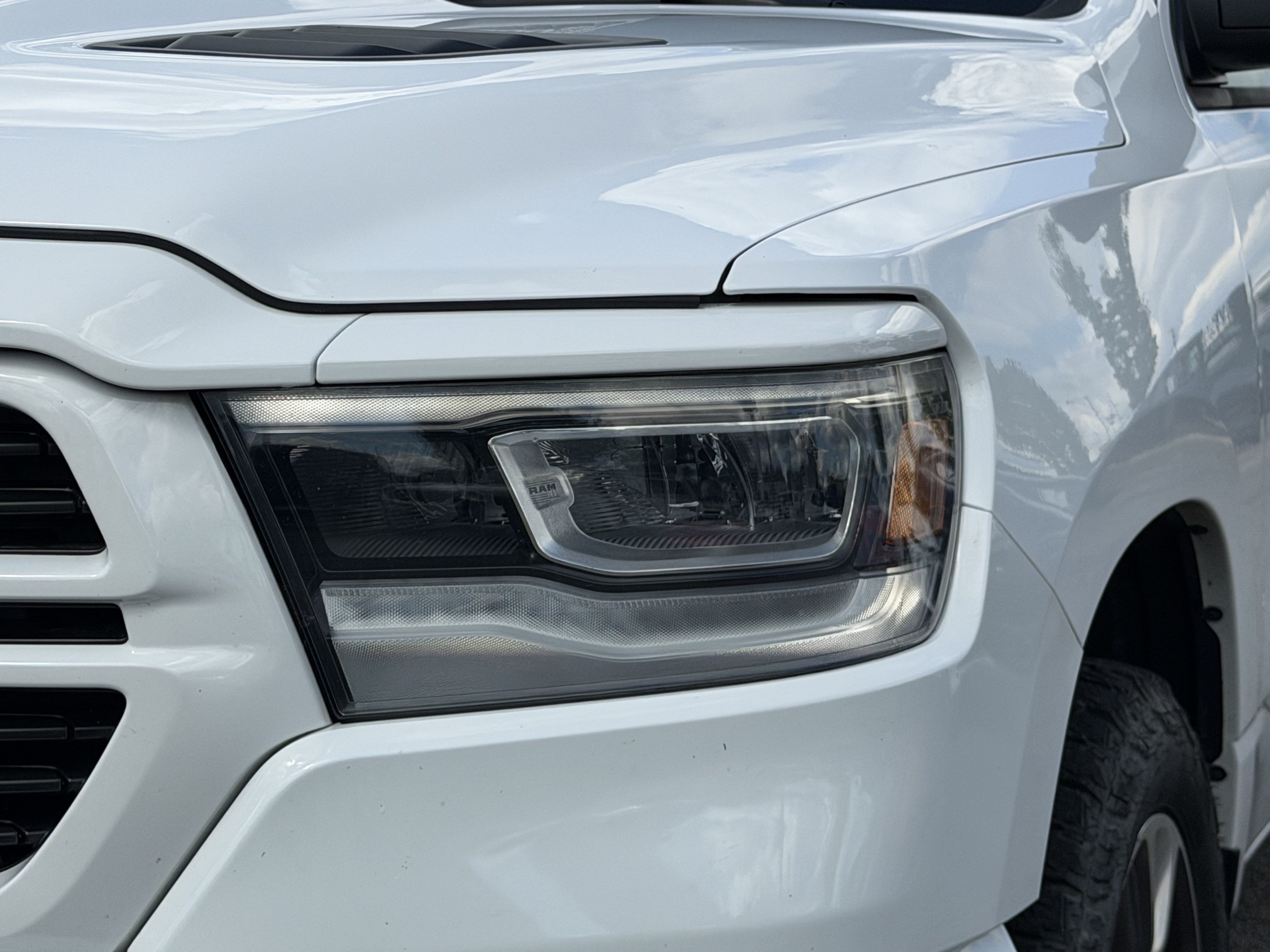 Used 2024 RAM 1500 Laramie AWD/4WD image 6
