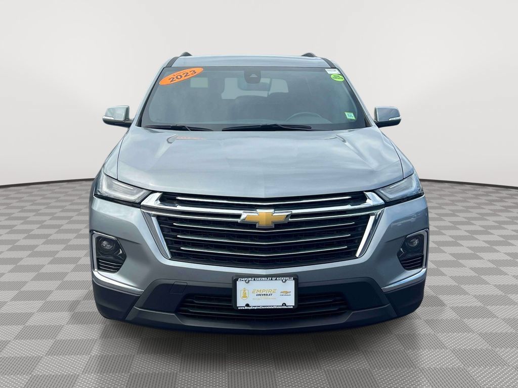 Used 2023 Chevrolet Traverse LT AWD/4WD image 2