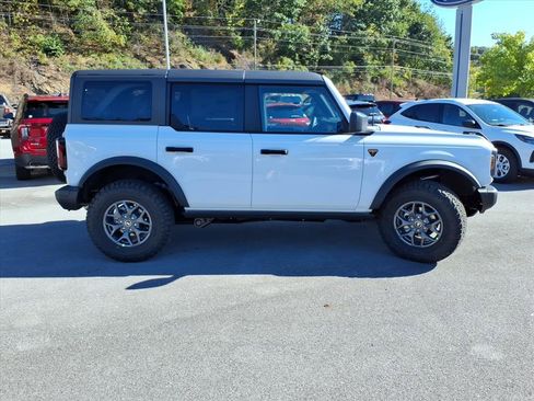 New 2025 Ford Bronco Badlands image 9