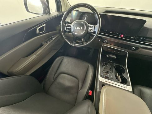 Used 2025 Kia Carnival FWD image 9