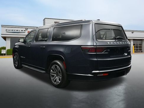 Used 2024 Jeep Wagoneer L Series II w/ Flexible Seating Group AWD/4WD image 3