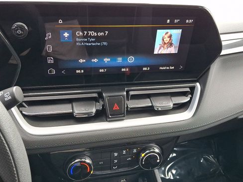 Used 2025 Chevrolet TrailBlazer LT image 15