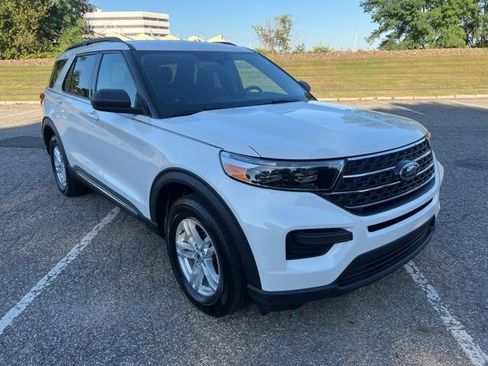 Certified 2022 Ford Explorer XLT w/ Class IV Trailer Tow Package image 1