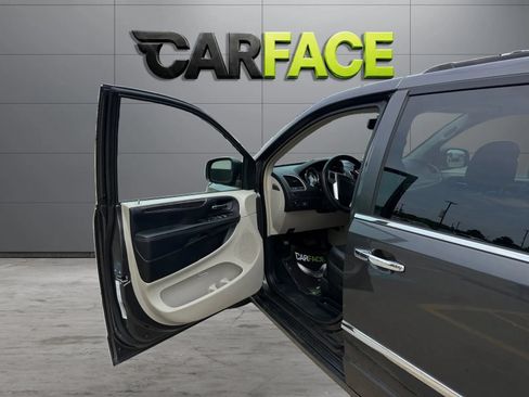 Used 2016 Chrysler Town & Country Touring-L w/ Driver Convenience Group FWD image 14