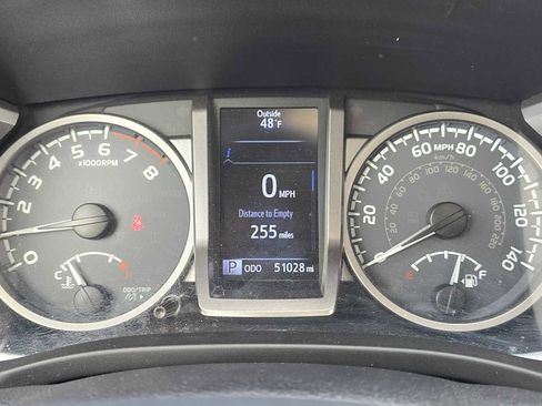 Certified 2016 Toyota Tacoma Limited image 31