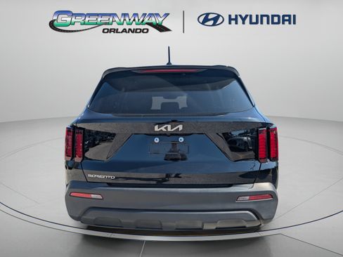 Used 2023 Kia Sorento LX FWD image 6