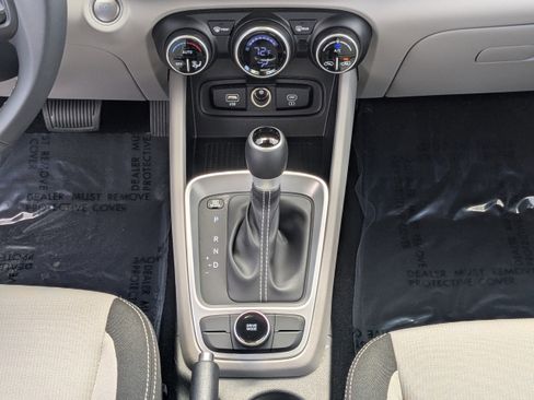 New 2025 Hyundai Venue SEL image 16