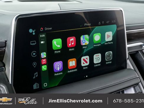 Used 2024 Chevrolet Suburban LT image 16