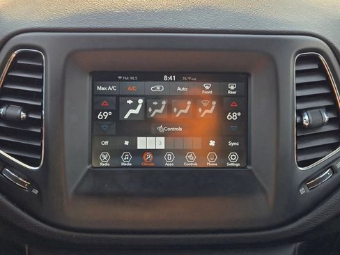 Used 2019 Jeep Compass Latitude w/ Cold Weather Group AWD/4WD image 21