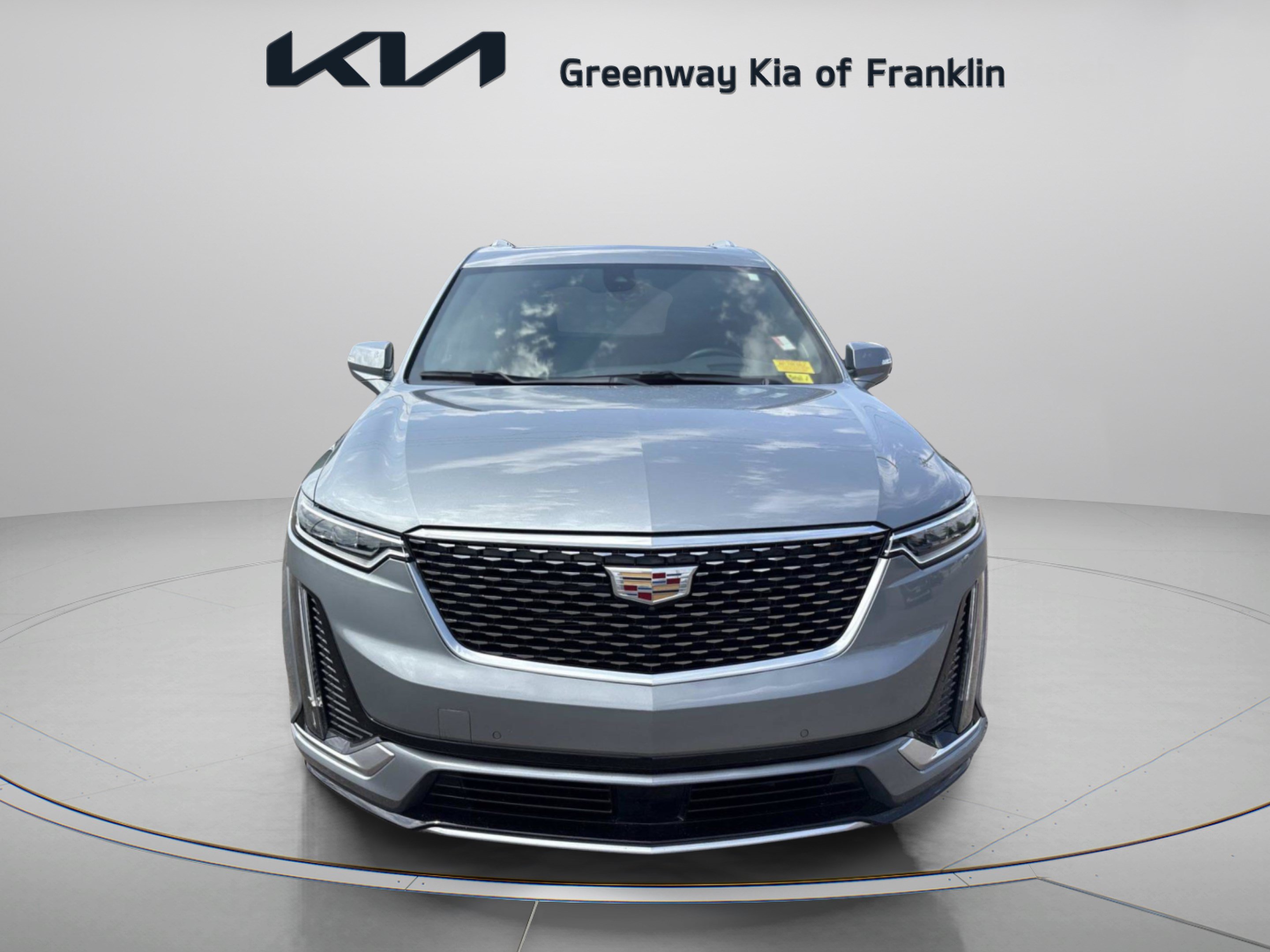Used 2023 Cadillac XT6 Premium Luxury w/ Platinum Package FWD image 2