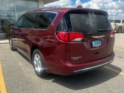 Used 2017 Chrysler Pacifica Touring-L Plus FWD image 3