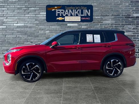 Used 2023 Mitsubishi Outlander SEL image 2